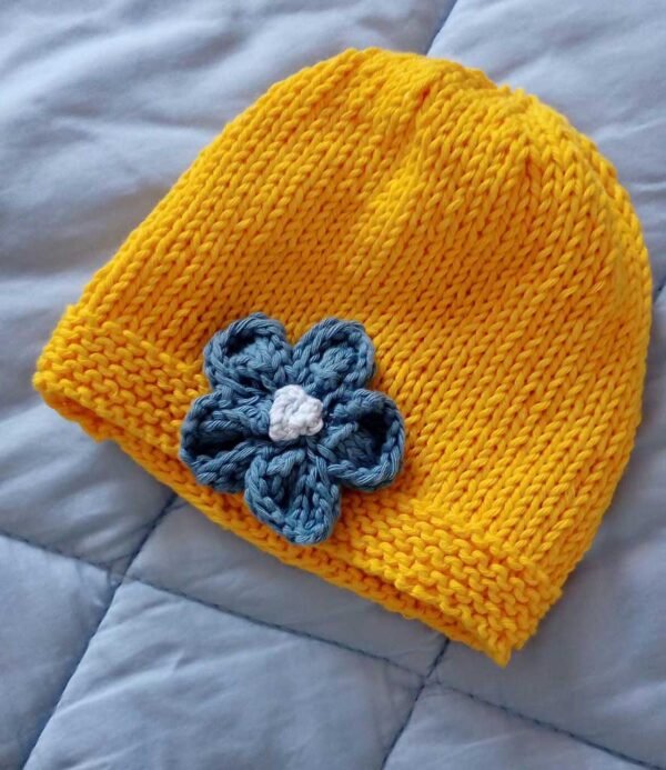 Baby hat with knitting flower